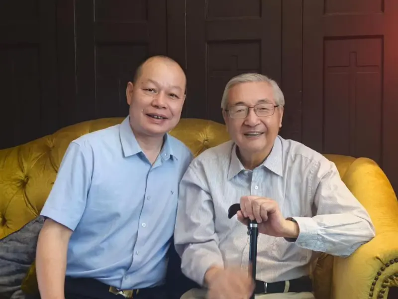 Møte med CAS-akademiker Xu Zhihong for å utforske Anoectochilus Biomanufacturing Technology og få hans eksklusive inskripsjon for Xinquan Shibawan Ice Snow Anoectochilus